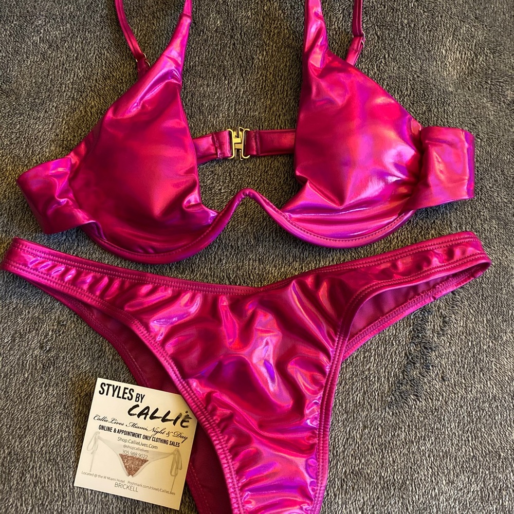 NWT.  RASPBERRY METALLIC SWIRL SEXY BIKINI